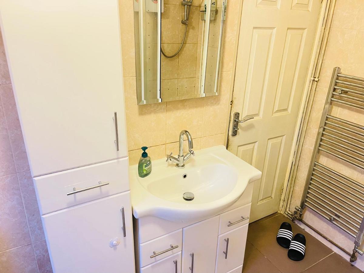 3 Bedroom Holiday House,Close To M6-Express Way To Centre Birmingham Bagian luar foto