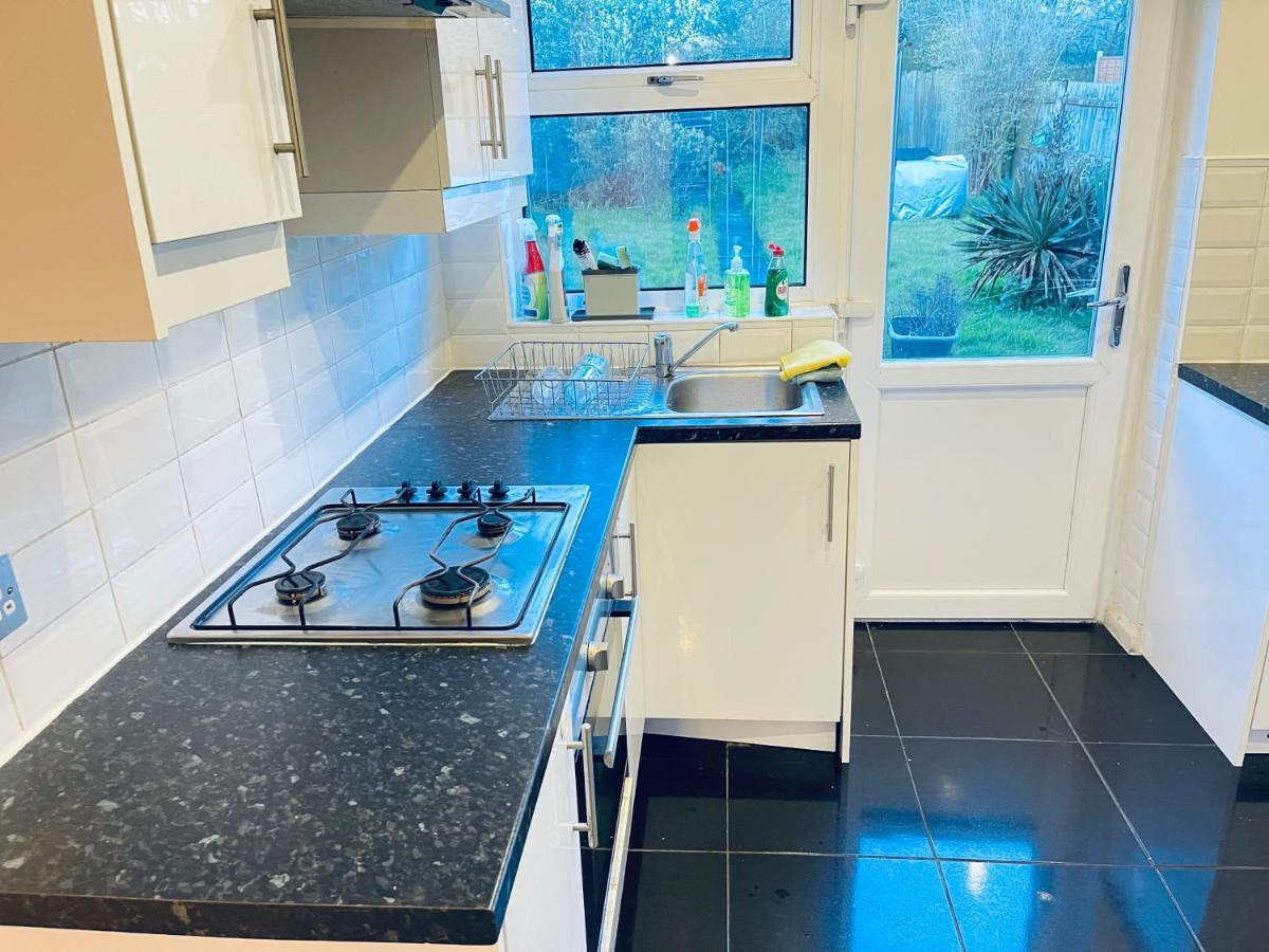 3 Bedroom Holiday House,Close To M6-Express Way To Centre Birmingham Bagian luar foto