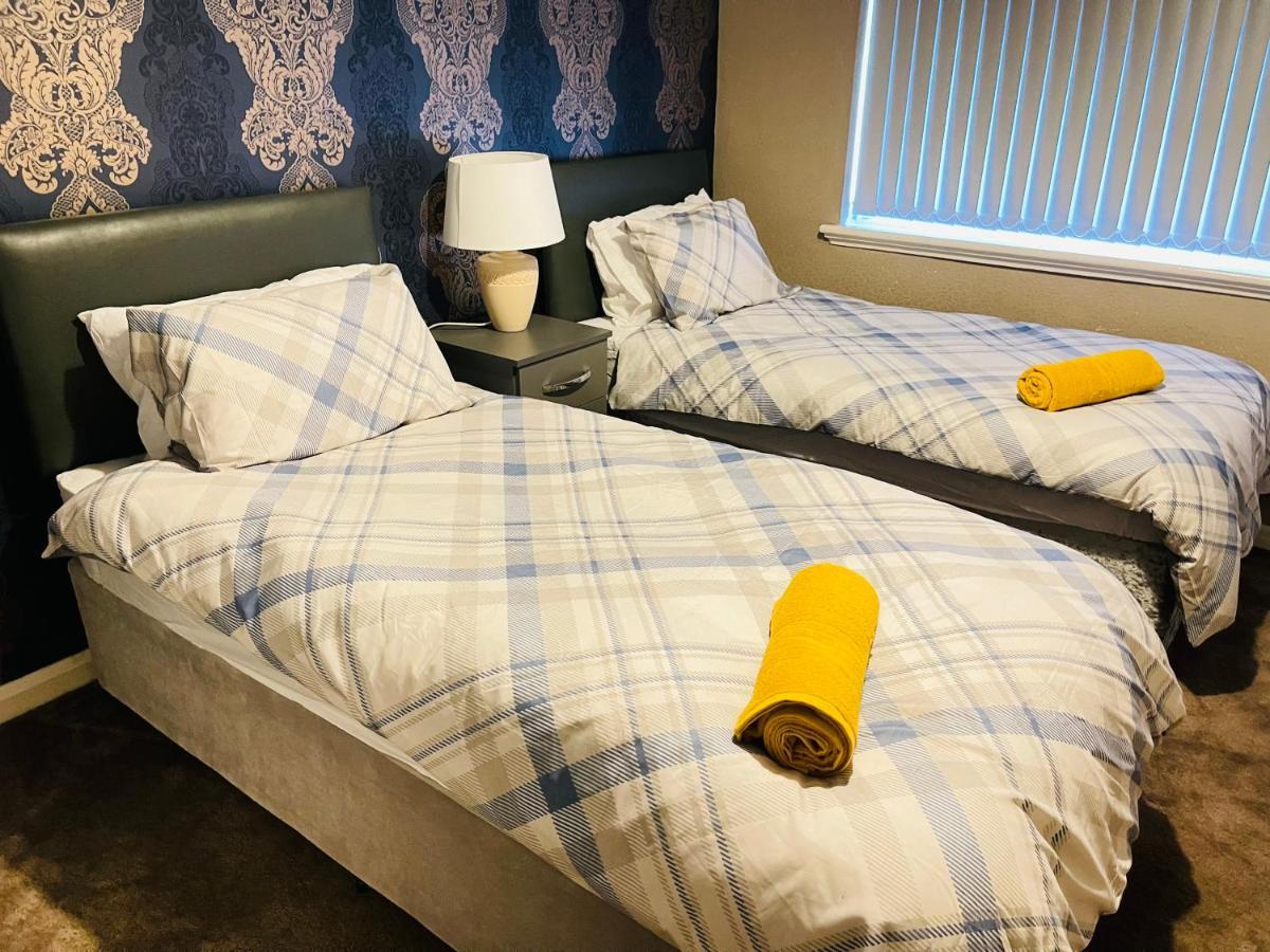 3 Bedroom Holiday House,Close To M6-Express Way To Centre Birmingham Bagian luar foto