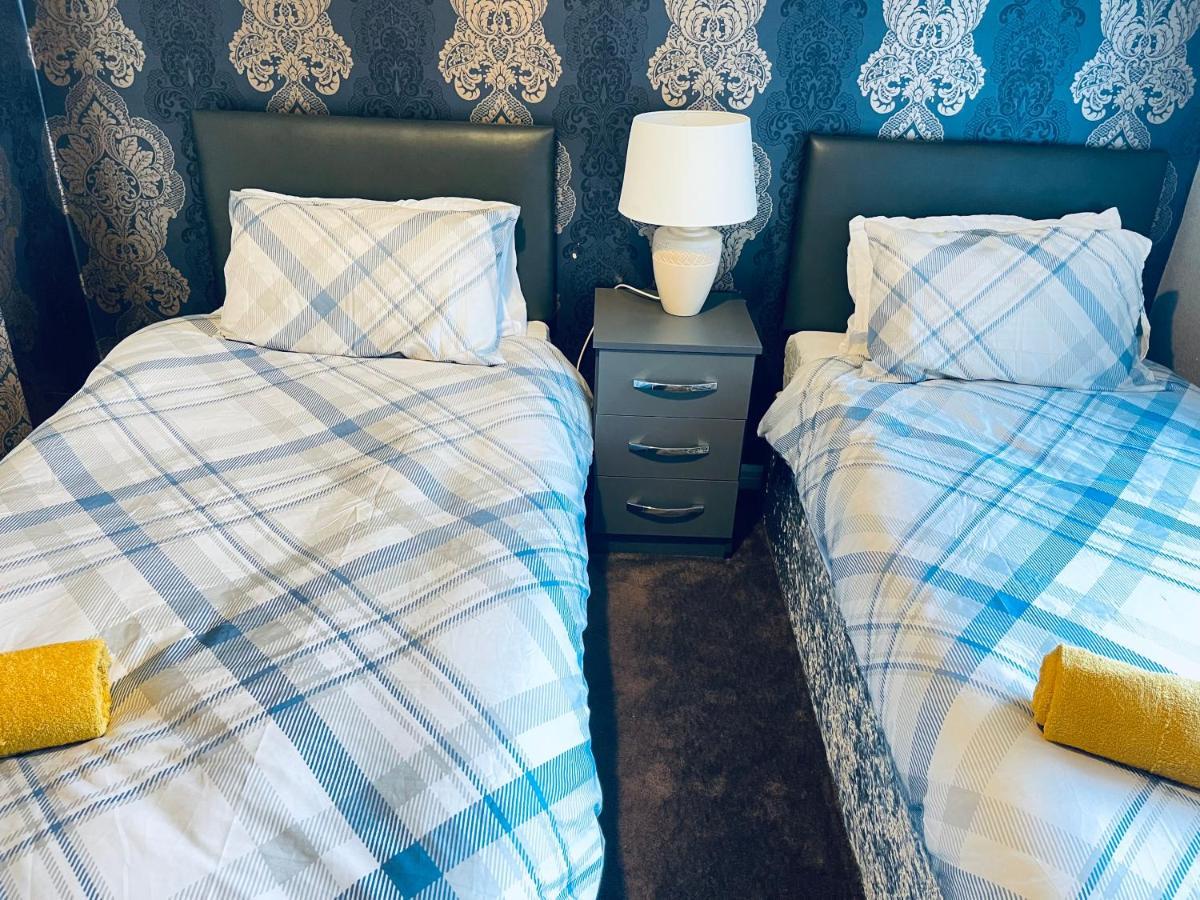 3 Bedroom Holiday House,Close To M6-Express Way To Centre Birmingham Bagian luar foto