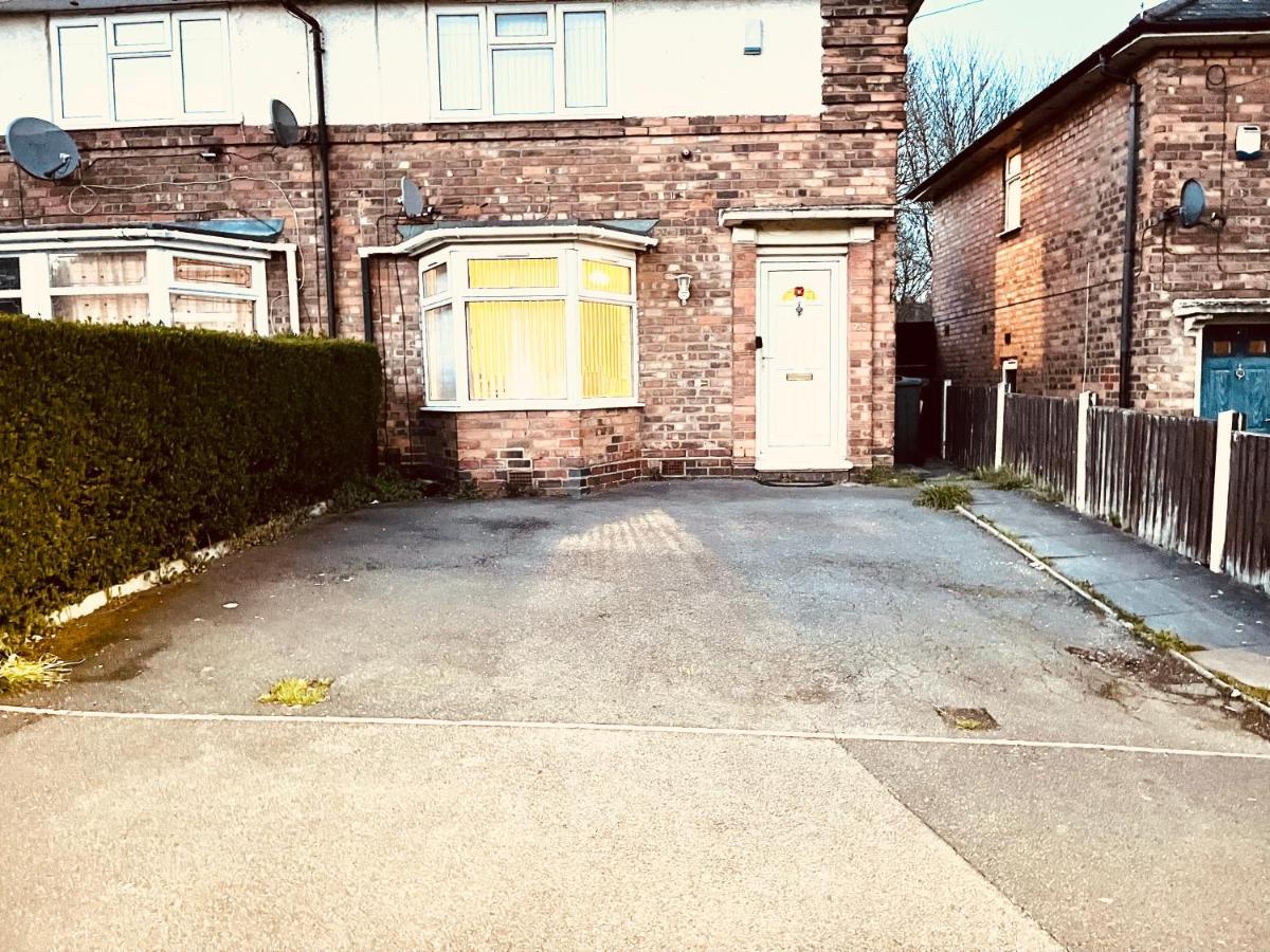 3 Bedroom Holiday House,Close To M6-Express Way To Centre Birmingham Bagian luar foto
