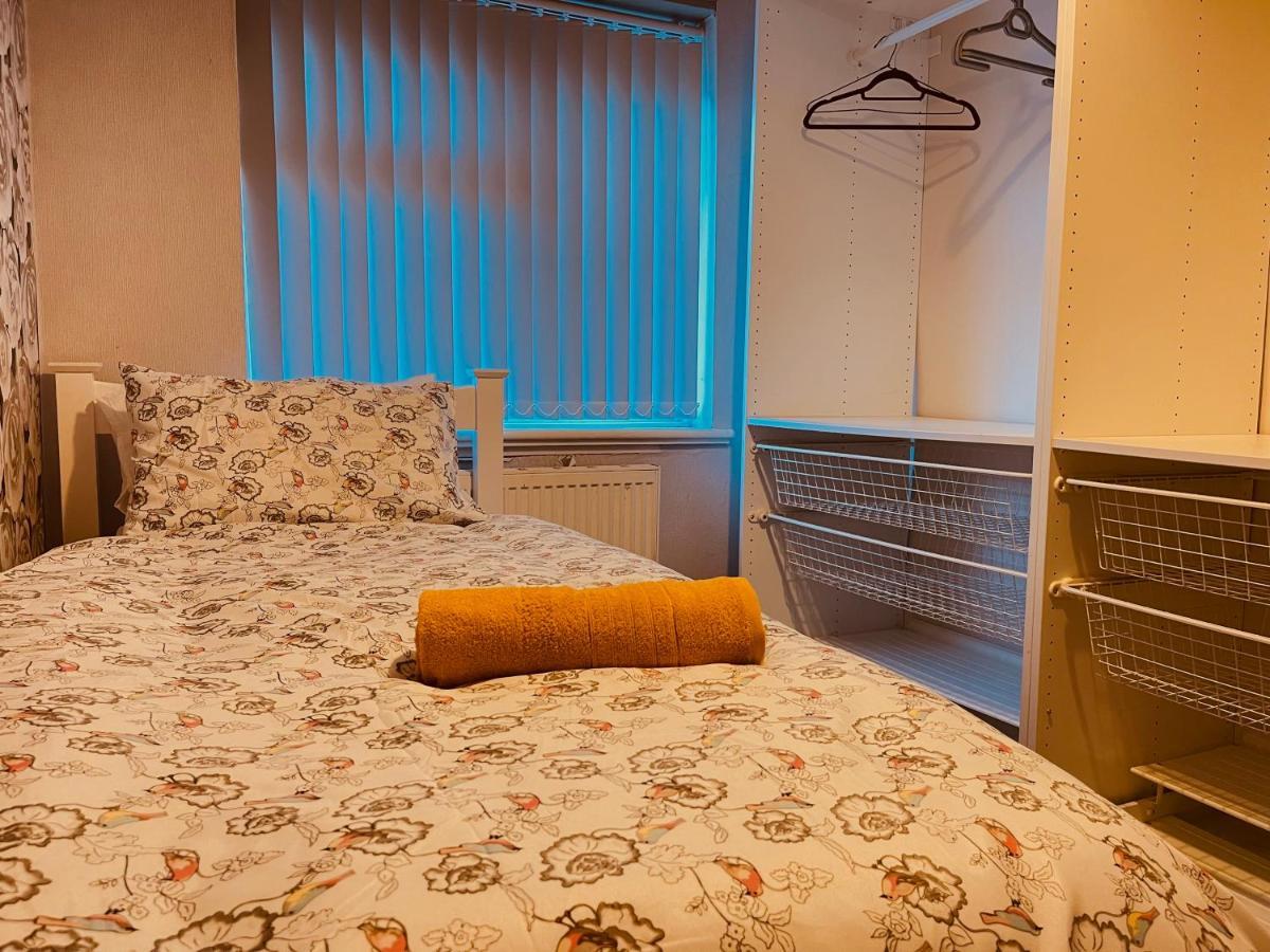 3 Bedroom Holiday House,Close To M6-Express Way To Centre Birmingham Bagian luar foto