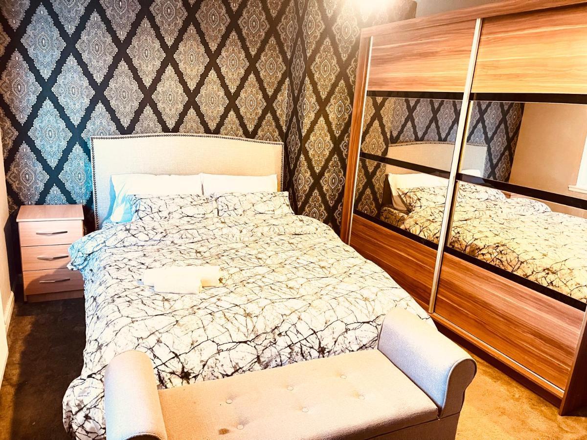 3 Bedroom Holiday House,Close To M6-Express Way To Centre Birmingham Bagian luar foto